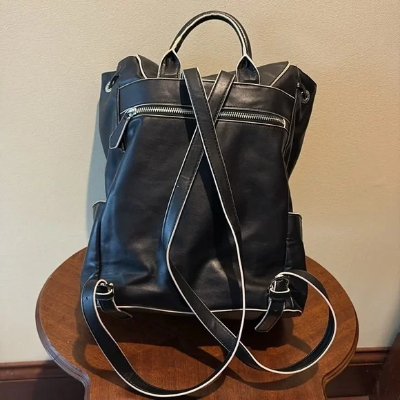 Vera Bradley  backpack   vegan leather  black/white edging cinch top/flap NWOT - Picture 8 of 17